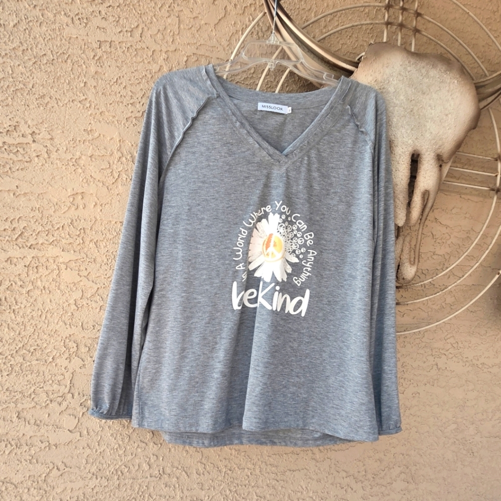 Long sleeve light gray double V-Neck soft tee